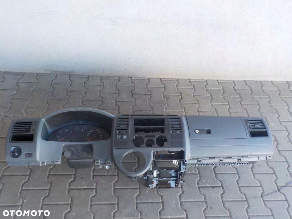VW T5 DESKA ROZDZIELCZA KOKPIT KONSOLA - 1