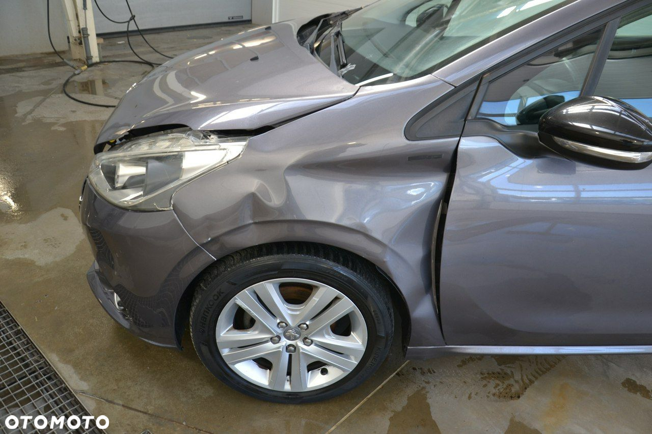 Peugeot 208 - 13