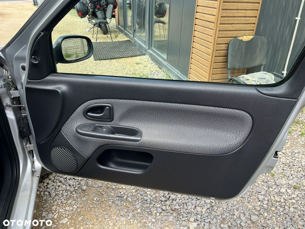 Renault Clio 1.2 Campus Authentique - 16