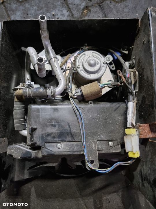 Nagrzewnica tylna dubel kabiny Maxity Cabstar 20r - 1