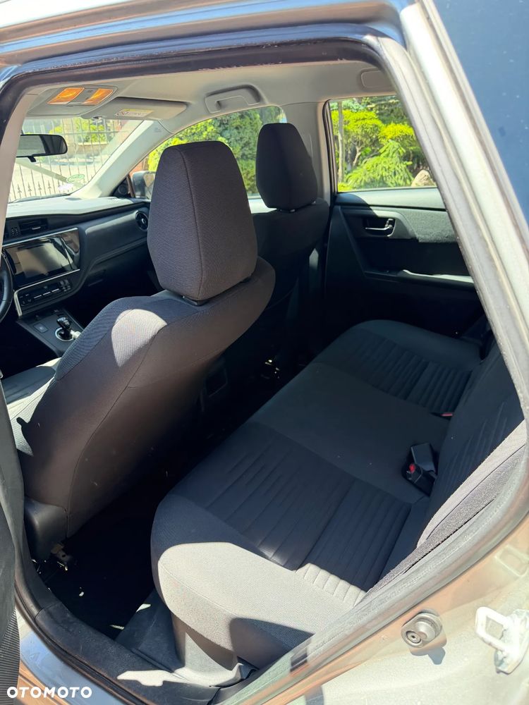 Toyota Auris - 16