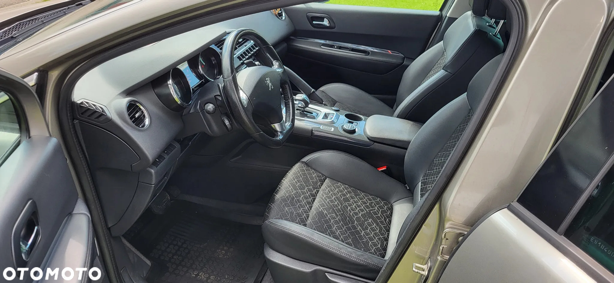 Peugeot 3008 2.0 HDi HYbrid4 - 11