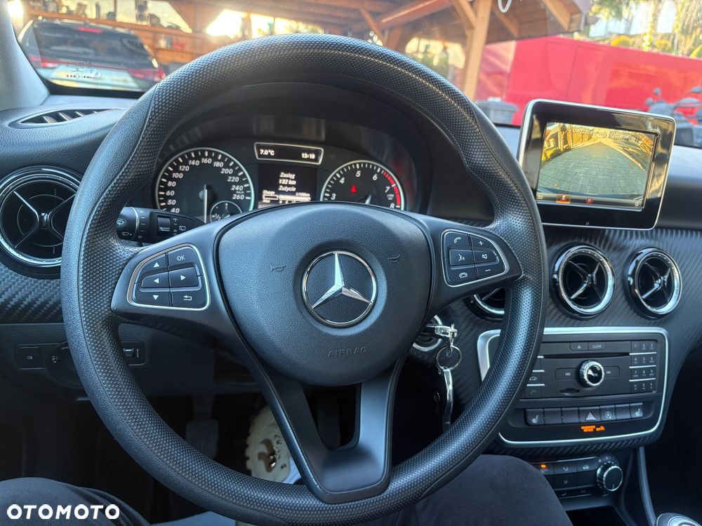 Mercedes-Benz GLA - 30