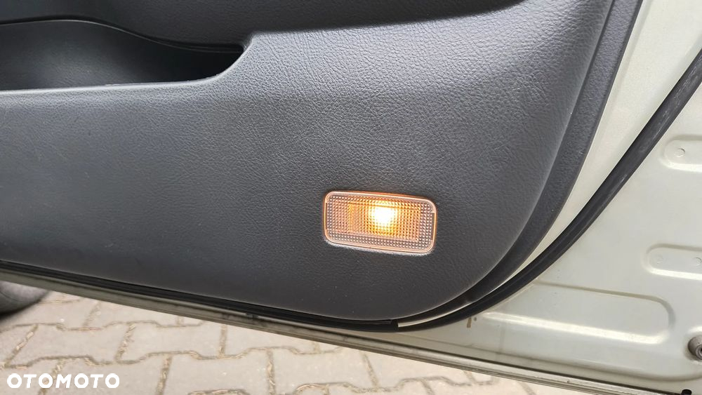 Toyota Avensis - 35