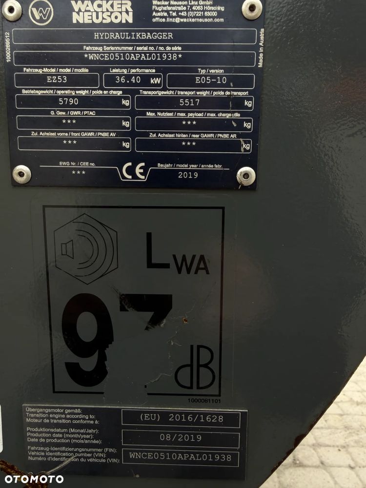 Wacker Neuson EZ53 Koparka Gąsienicowa 5,5 Tony. 2020 rok. 1772 mtg. Jak Nówka z salonu! ani deka luzów czy wycieków! Pochodzi z Gospodarstwa Norweskiego! Aktualne serwisy DEKRA BMWT 2027r. 2 łyżki. Silnik PERKINS 4 cyl. 52km. Maszyna Full wypasiona! Bogata wersja Norweska! Klima. Szybkozłącze Hydrauliczne. OKAZJA. Pełny Oryginał historia do sprawdzenia w Wacker autoryzowany! 4 sekcje Hydrauliczne. Po serwisach eksploatacyjnych. Ani Deka luzów i wycieków - 5