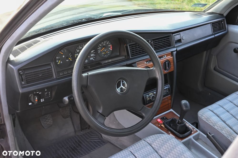 Mercedes-Benz W201 (190) - 15