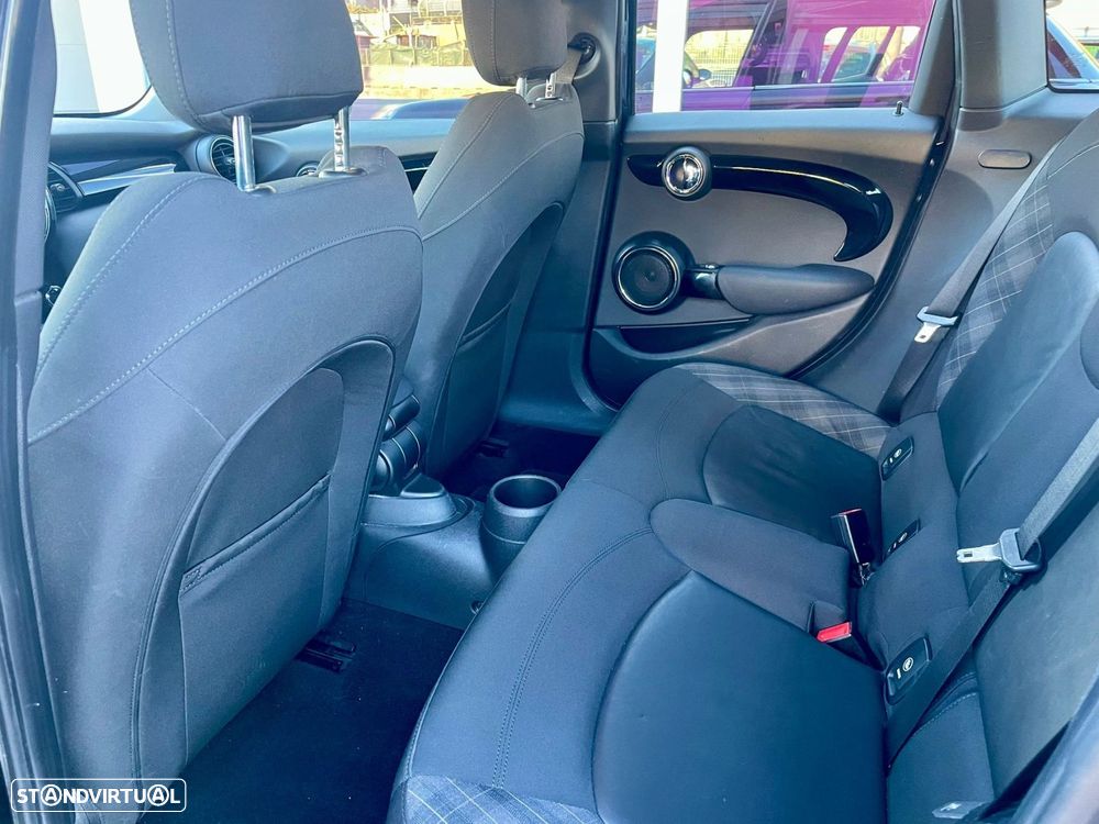 MINI 5 Portas Cooper Auto - 10