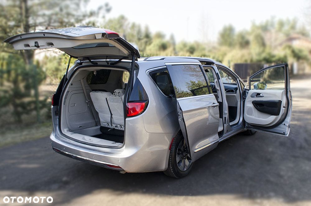 Chrysler Pacifica - 8