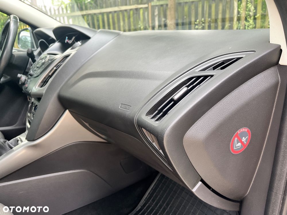 Ford Focus 1.6 Trend - 30