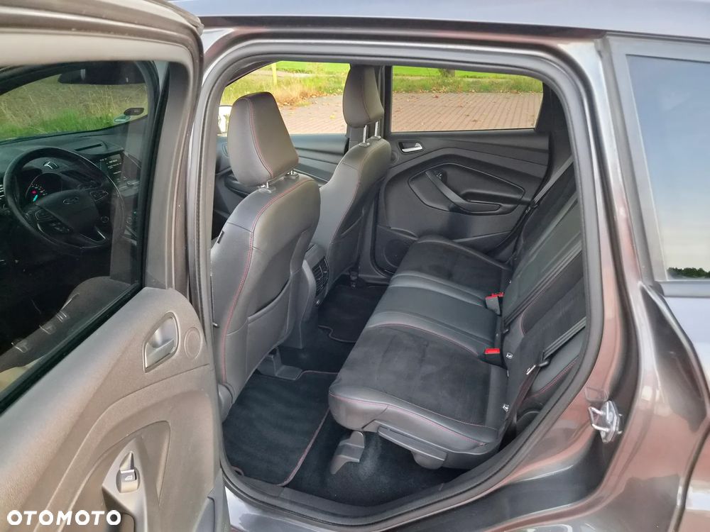 Ford Kuga 2.0 TDCi 4x4 ST-Line - 23