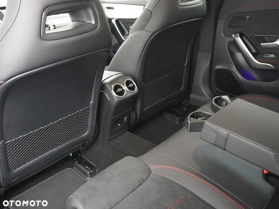 Mercedes-Benz CLA 200 mHEV AMG Line 7G-DCT - 14