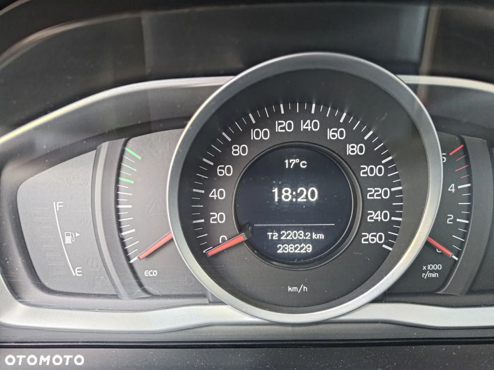 Volvo XC 60 D4 Momentum - 8