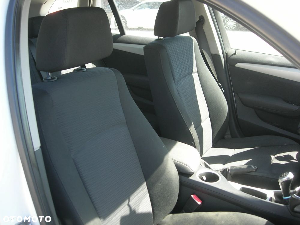 BMW X1 sDrive18d xLine - 24