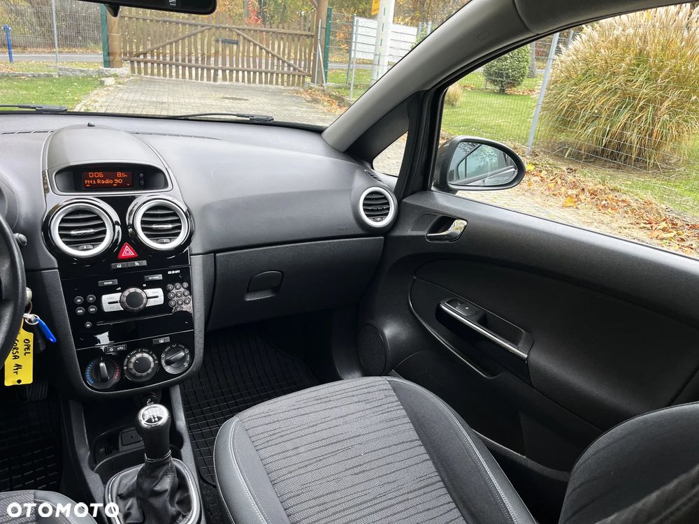 Opel Corsa 1.2 16V Cosmo - 15
