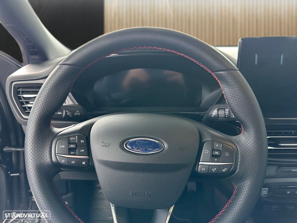 Ford Focus 1.0 EcoBoost MHEV ST-Line - 11