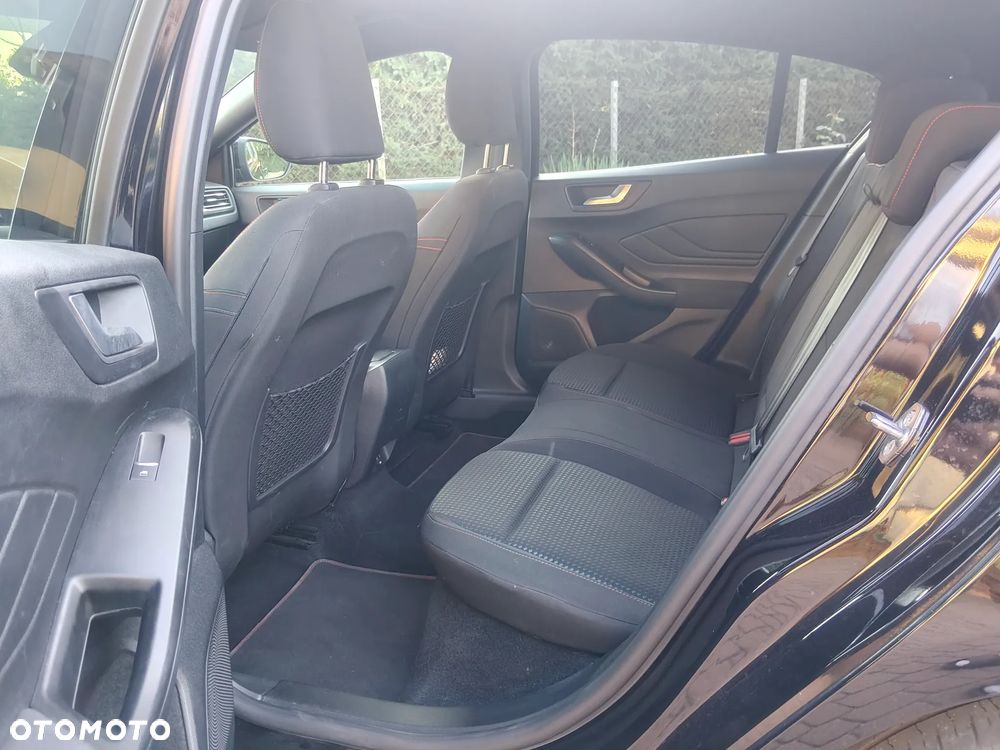 Ford Focus 1.0 EcoBoost Hybrid ST-LINE X - 11