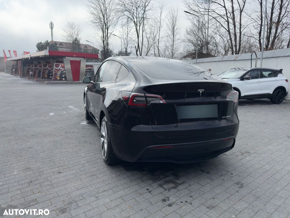 Tesla Model Y Long Range AWD - 10