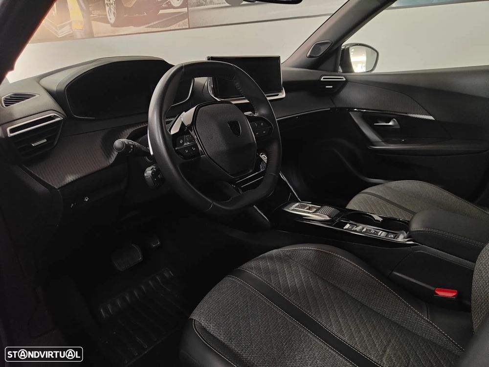 Peugeot 2008 1.2 PureTech Allure EAT8 - 36