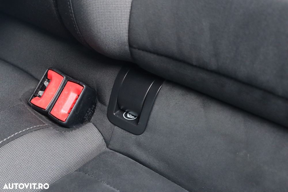 Volkswagen Golf 1.6 TDI (BlueMotion Technology) Comfortline - 23