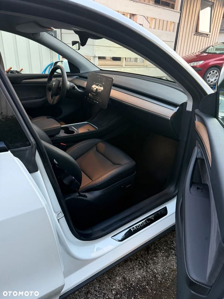 Tesla Model Y Performance AWD - 7