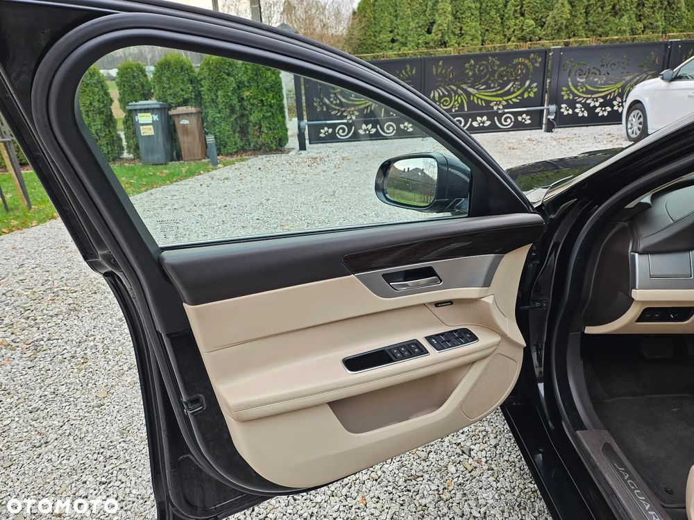 Jaguar XF 2.0 i4D AWD Portfolio - 27