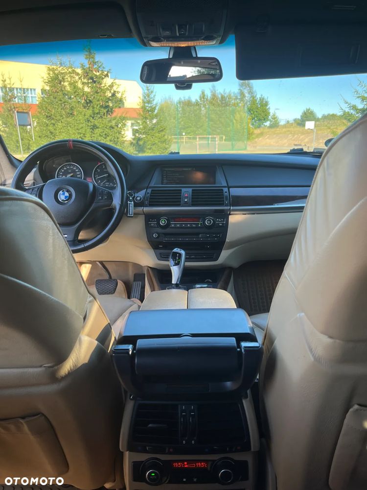 BMW X5 4.8i xDrive - 10