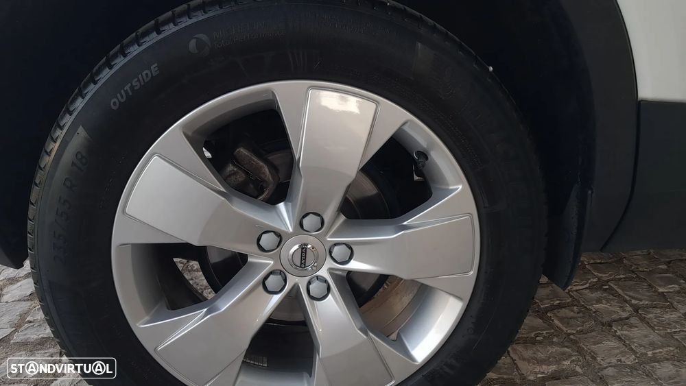 Volvo XC 40 2.0 D3 Momentum Plus - 23