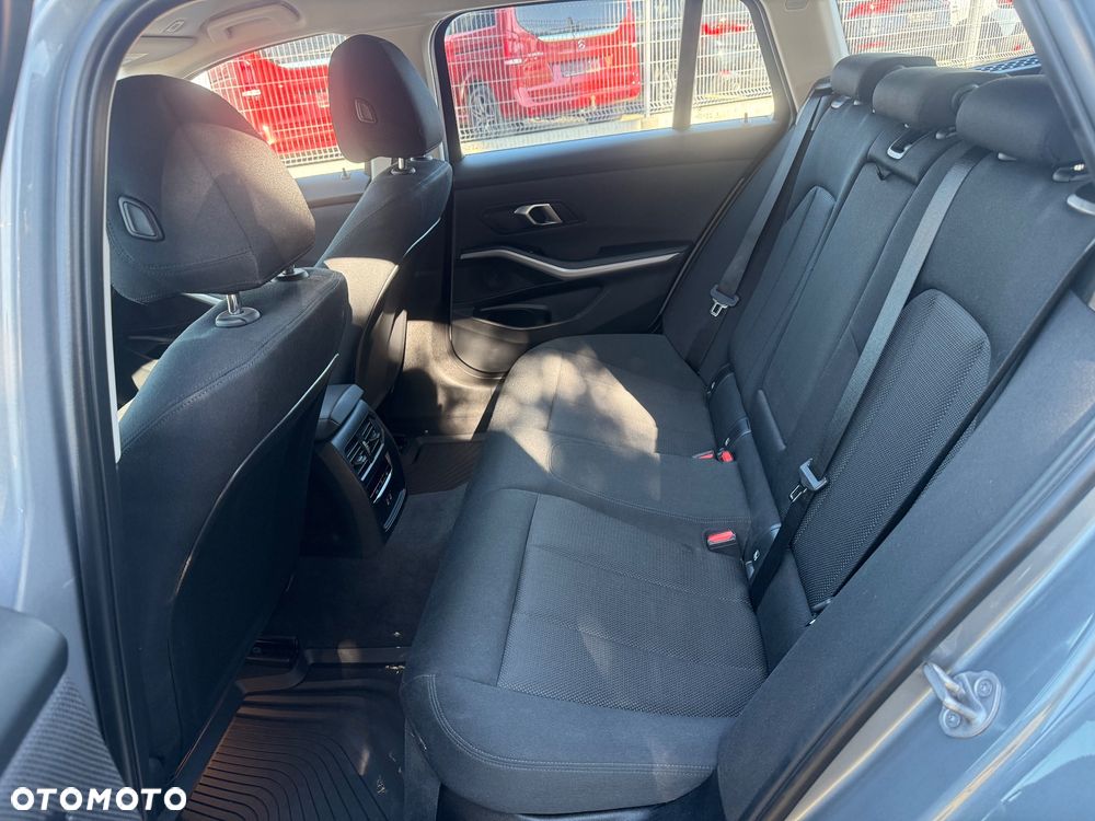 BMW Seria 3 330e xDrive M Sport sport - 7