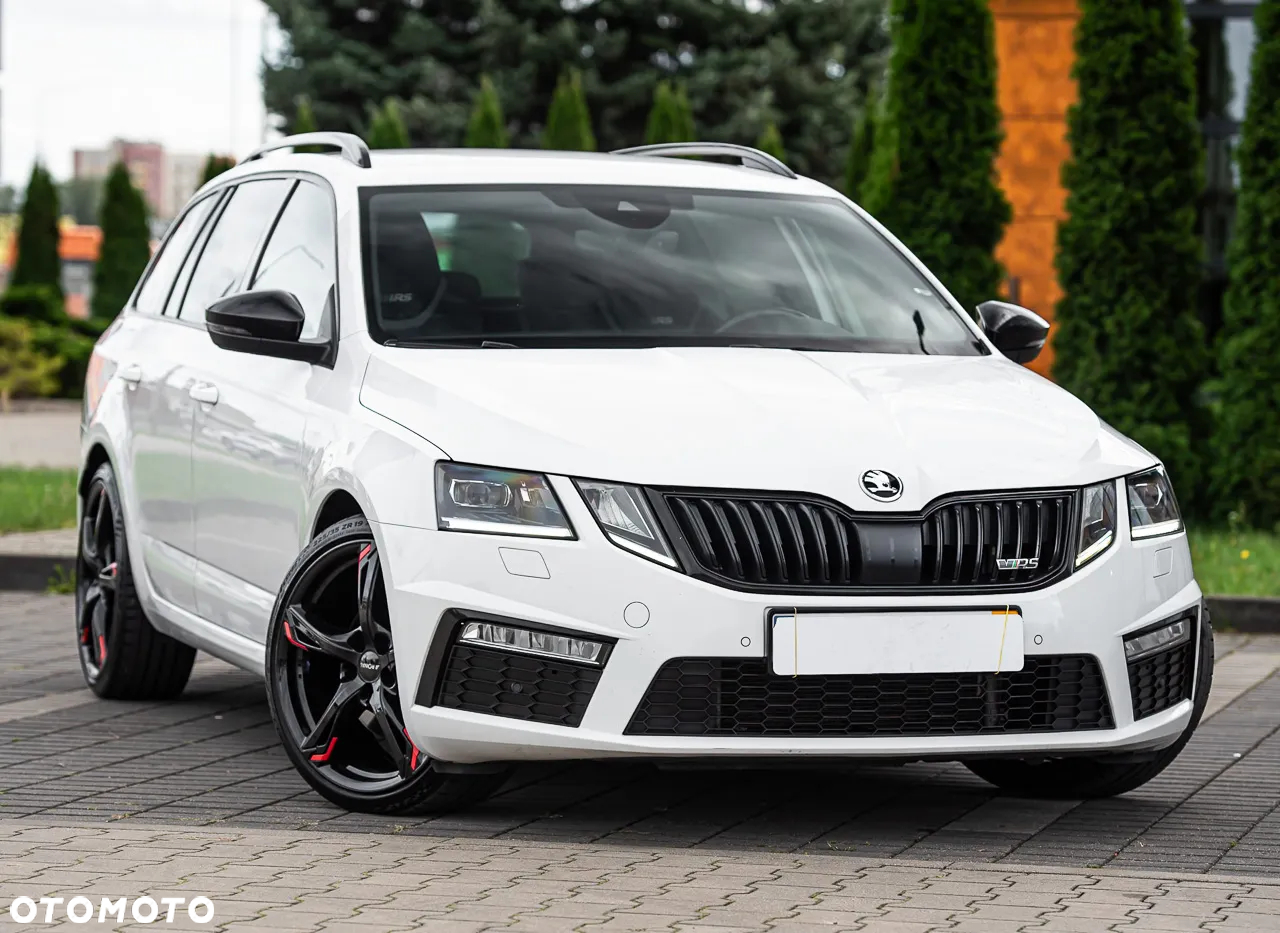 Skoda Octavia Combi 2.0 TDI DSG RS - 2