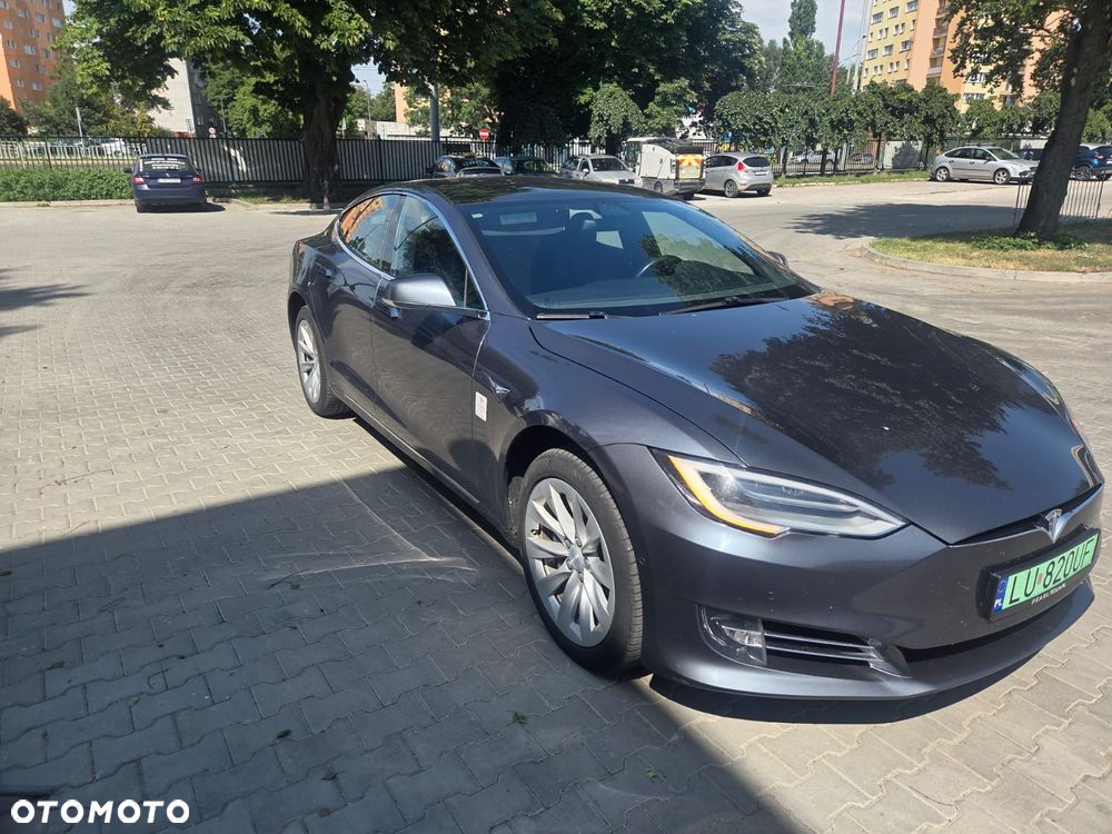 Tesla Model S - 4