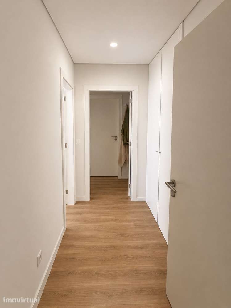 T2 moderno com 3 casas de banho e garagem - Grande imagem: 3/9