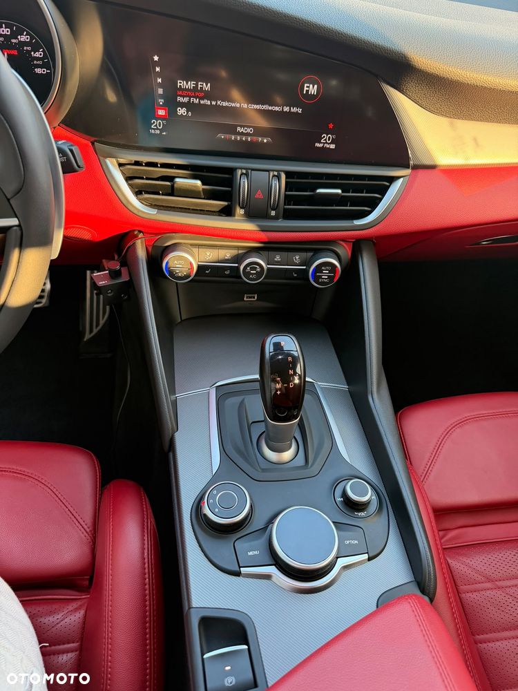 Alfa Romeo Stelvio 2.0 Turbo 16V AT8-Q4 Ti - 27