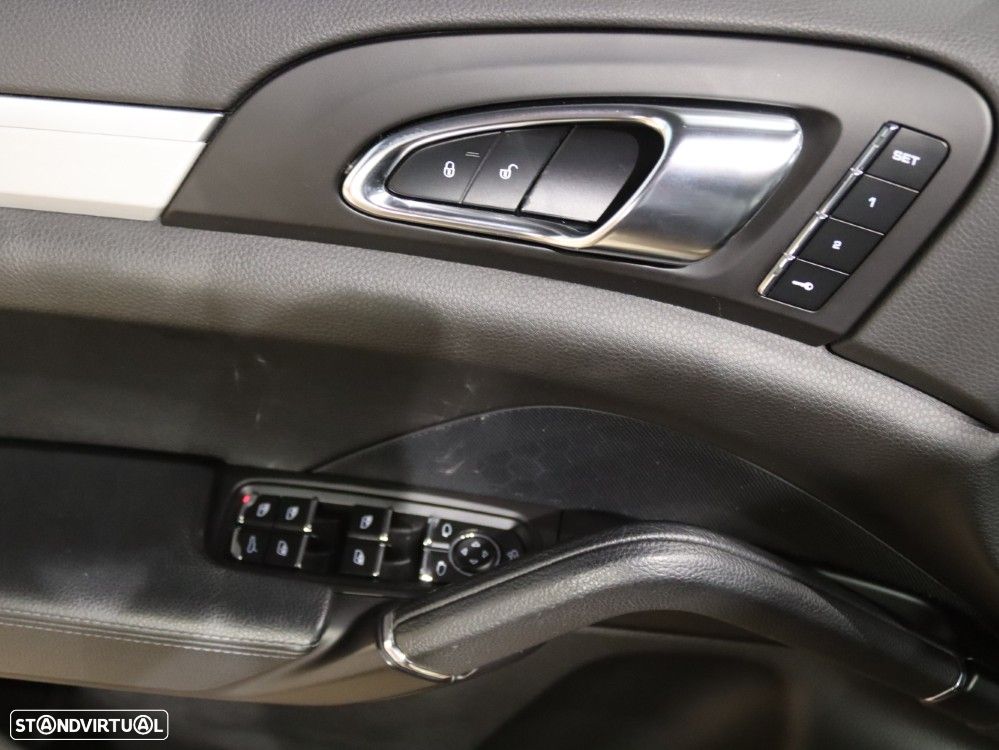 Porsche Cayenne Platinum Edition - 21