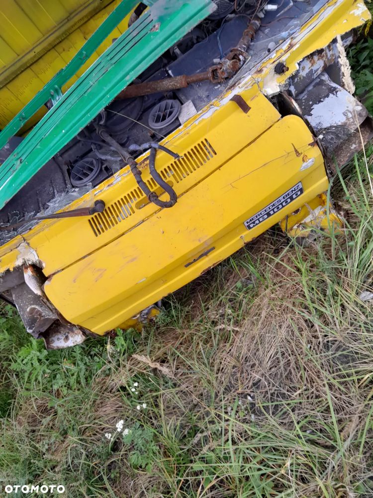 MERCEDES 508 MASKA -GRIL ANTRAPA SZYBKA TROJKATNA - 2