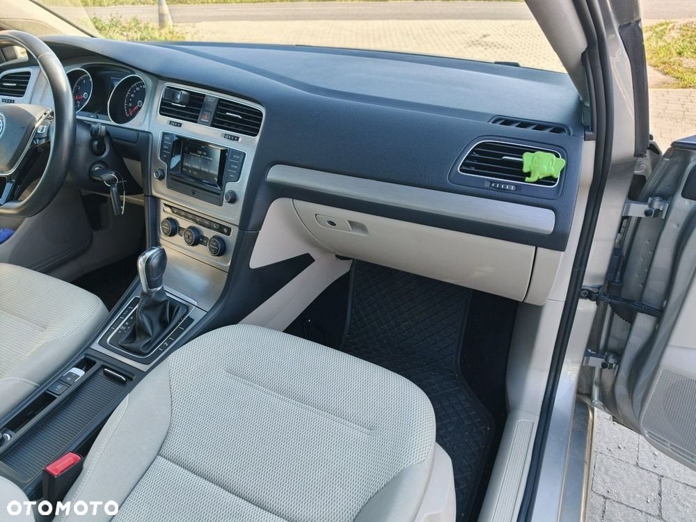 Volkswagen Golf - 25