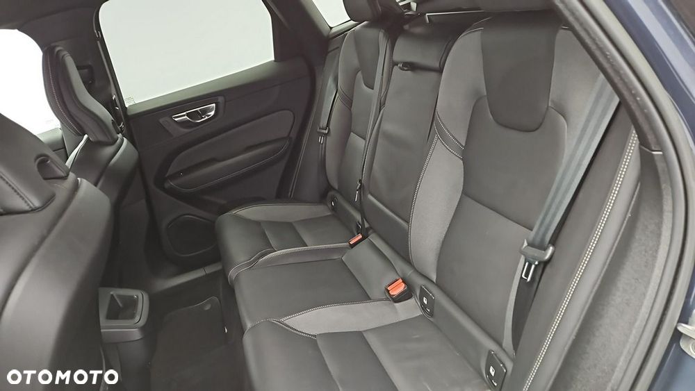 Volvo XC 60 B5 D AWD Ultimate Dark - 23