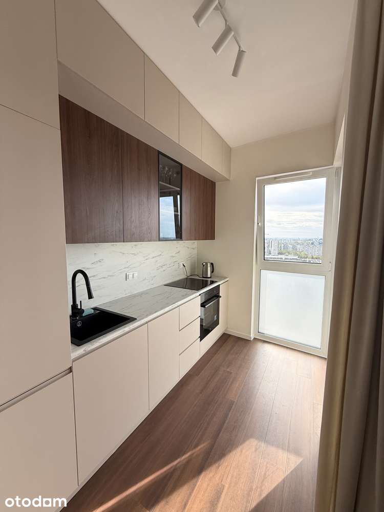 2-pokojowy apartament, widok z 17 piętra (garaż, klima, TV, projektor)