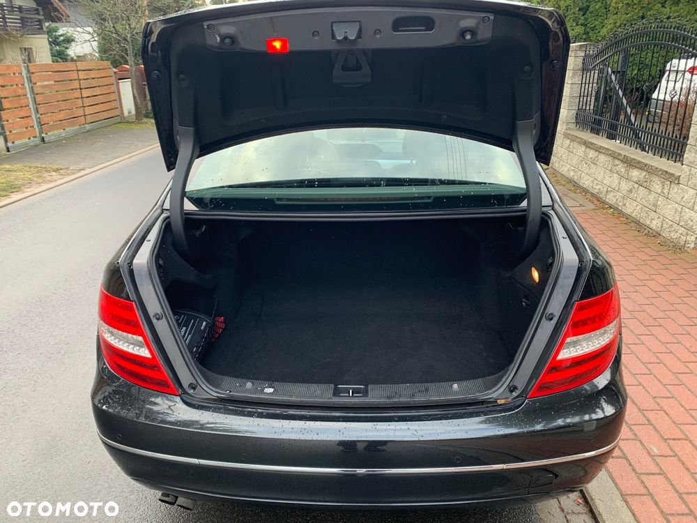 Mercedes-Benz Klasa C 200 CDI DPF Automatik BlueEFFICIENCY Avantgarde - 6