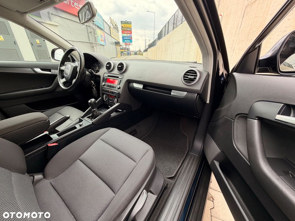 Audi A3 Sportback 1.6 TDI DPF Ambiente - 6