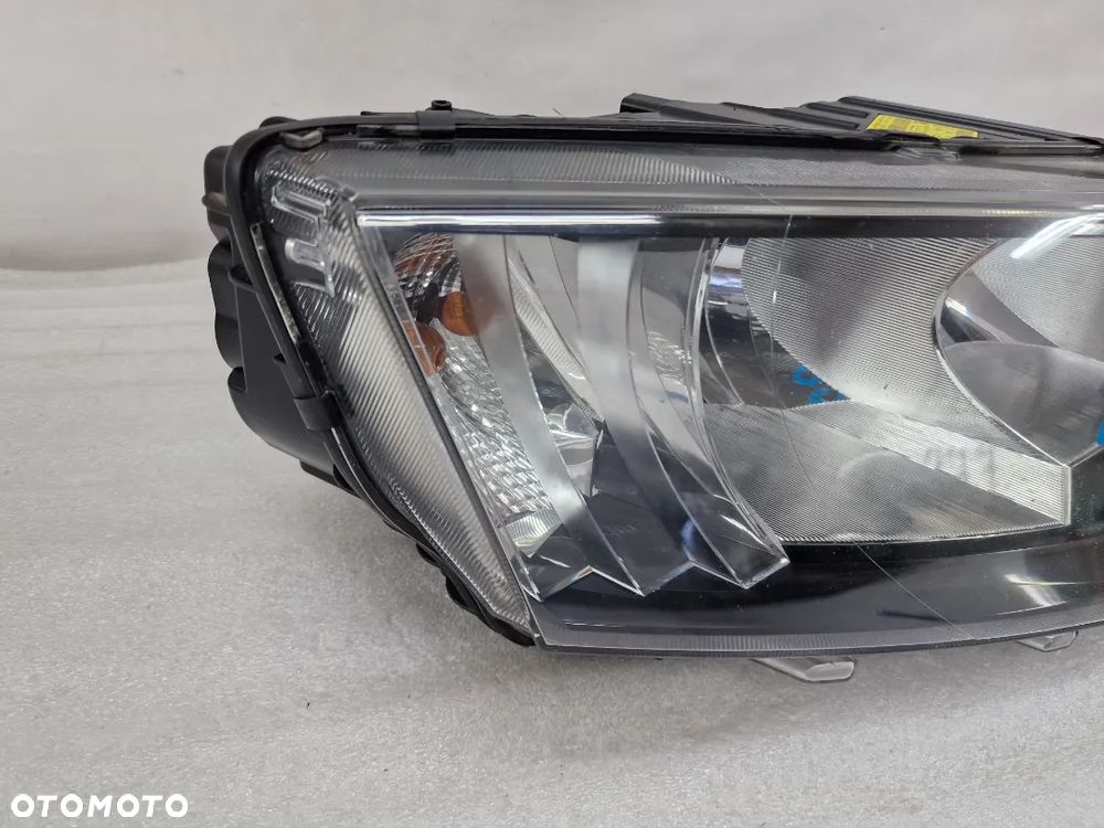 SKODA OCTAVIA III 3 5C0 12- PRAWA ZWYKŁA LAMPA PRZEDNIA PRZÓD , NR AUKCJI LL277 - 2
