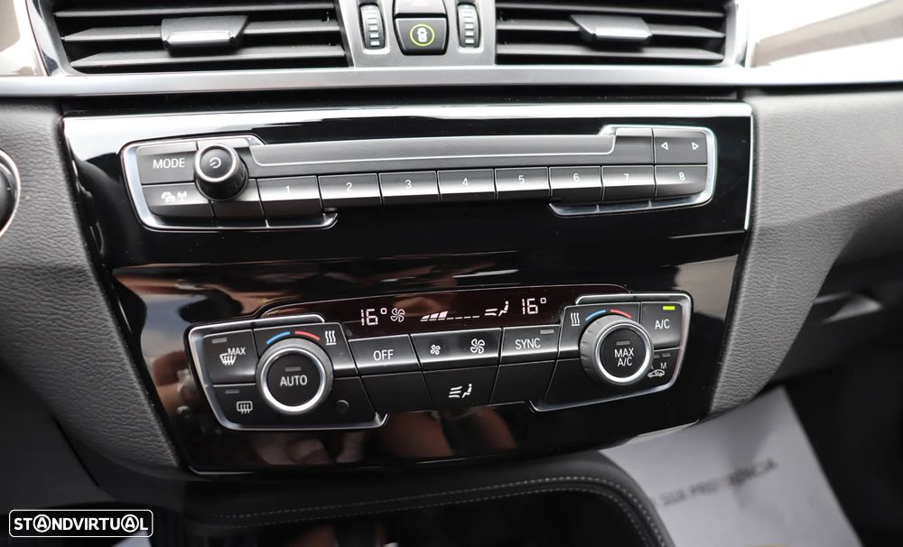 BMW X1 16 d sDrive xLine Auto — fotografia 22