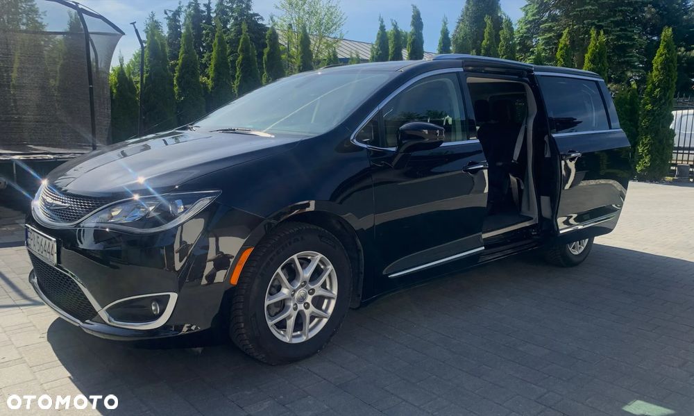 Chrysler Pacifica - 11