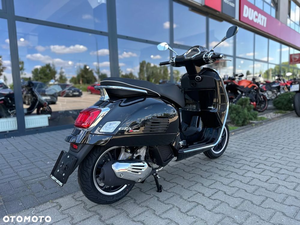 Vespa GTS - 3