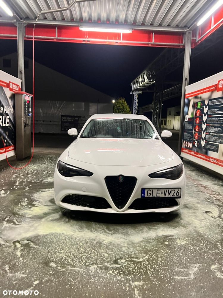 Alfa Romeo Giulia 2.0 Turbo 16V AT8-Q4 Intensa - 1