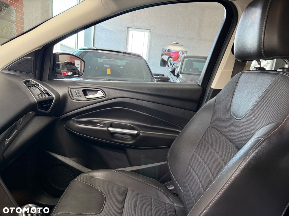 Ford Kuga 1.6 EcoBoost 2x4 Titanium - 24