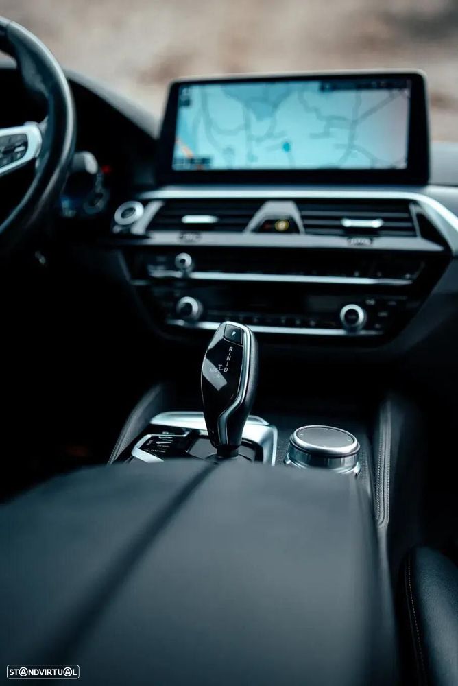 BMW 530 e Pack Desportivo M - 13