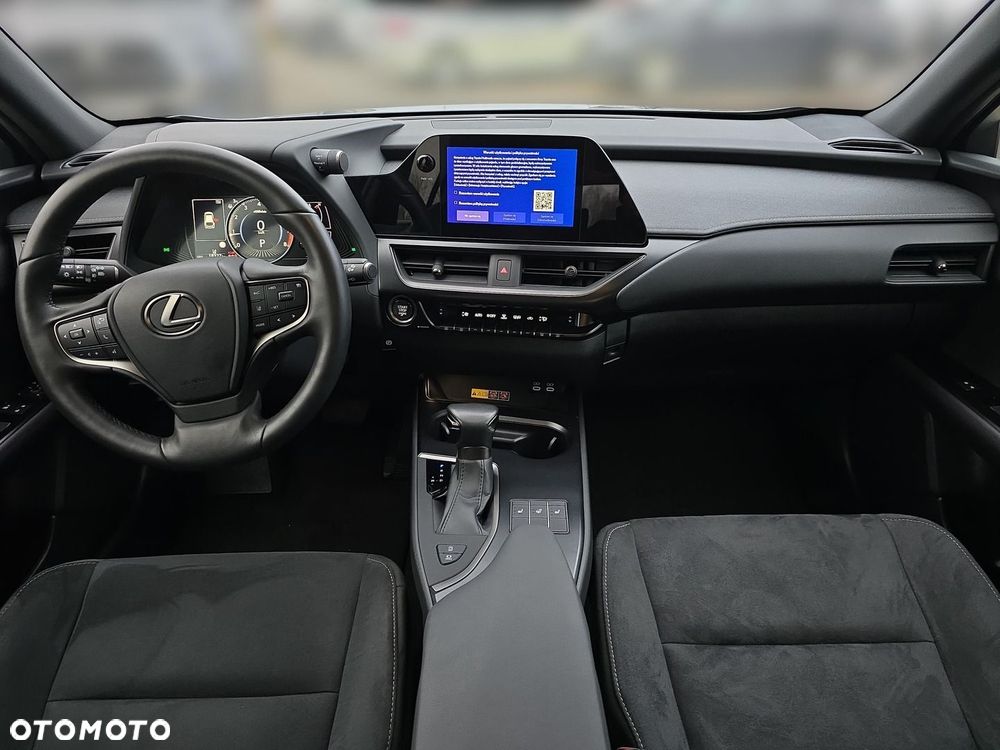 Lexus UX - 12
