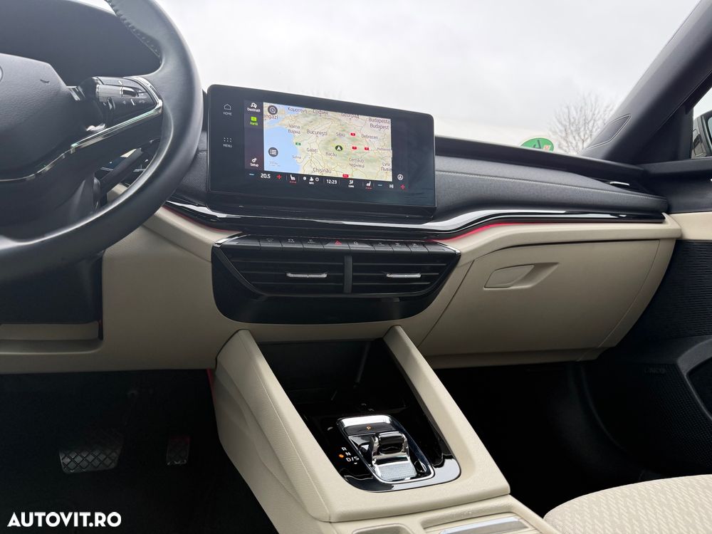 Skoda Octavia Combi 2.0 TDI DSG Premium Edition - 9