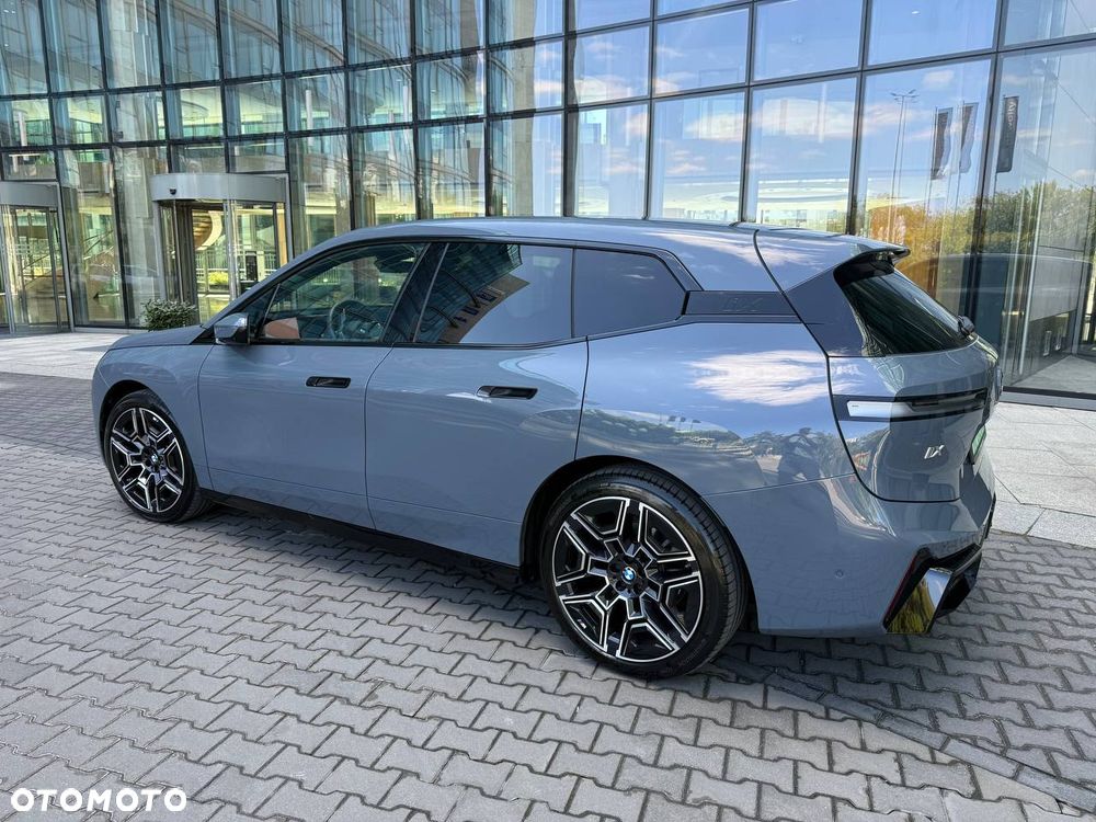 BMW iX - 7
