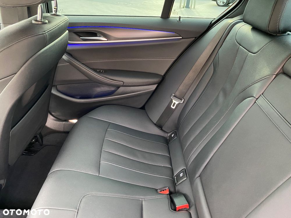 BMW Seria 5 520d xDrive mHEV M Sport - 16